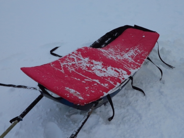 Makuualusta oli kostunut päivällä telttarullassa, joten päätin testata lumen toimimista kuivaajana. Täytyy myöntää, että lumi todellakin kuivattaa hyvin!